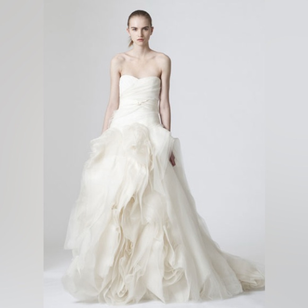 Elegant designer Vera Wang “Diana” Strapless Wedding Dress